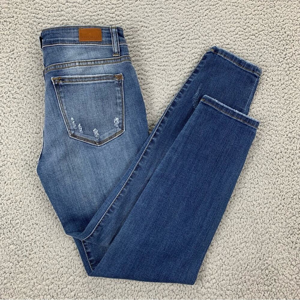 Judy Blue Women's Relaxed Fit Distressed Denim Jeans Style JB8271DK Size: 5/27 - Picture 6 of 15